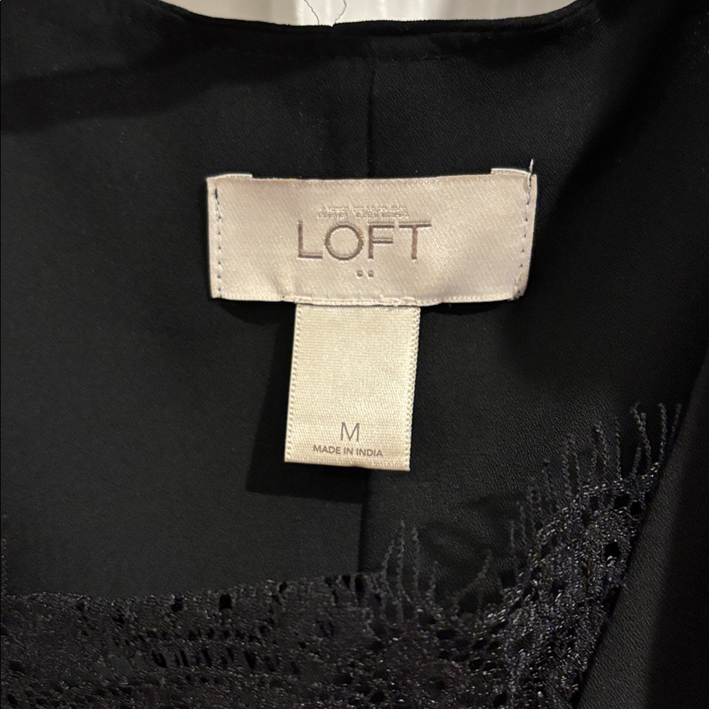 LOFT Black Sleeveless Blouse - Picture 2 of 3